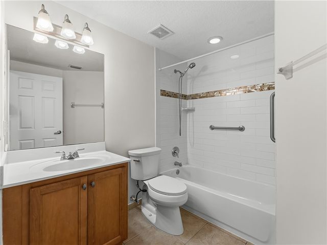 504 7th Square 103, Vero Beach, FL 32962