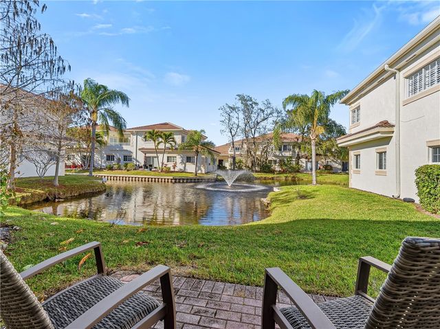 504 7th Square 103, Vero Beach, FL 32962