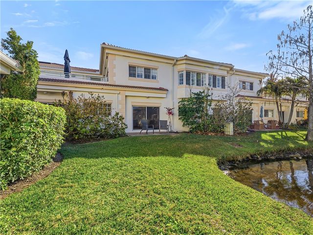 504 7th Square 103, Vero Beach, FL 32962