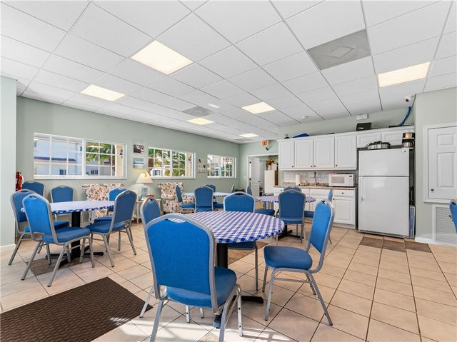 504 7th Square 103, Vero Beach, FL 32962