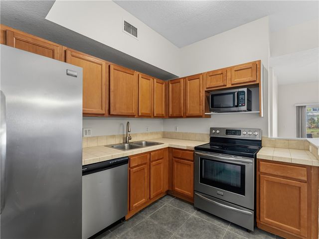 504 7th Square 103, Vero Beach, FL 32962