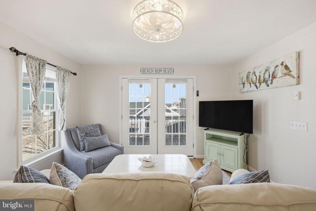 107 N SUFFOLK AVE, Ventnor City, NJ 08406