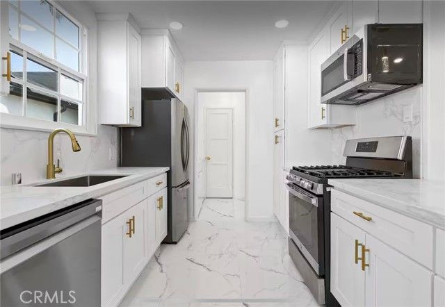 13831 Bessemer, Los Angeles, CA 91401