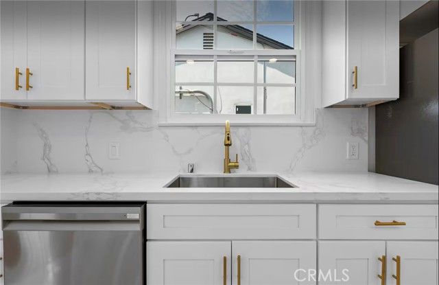 13831 Bessemer, Los Angeles, CA 91401