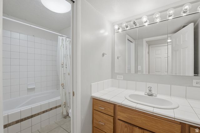 5788 S WALDEN RIDGE DR, Murray, UT 84123