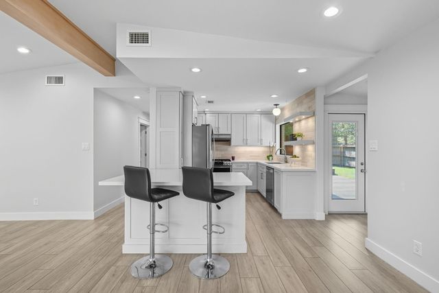 2215 Ansbury Drive, Houston, TX 77018
