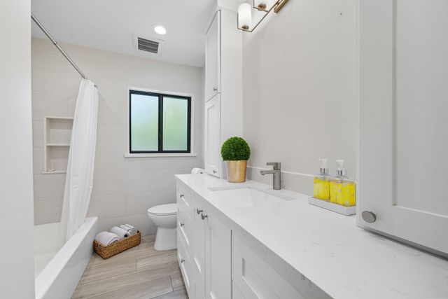 2215 Ansbury Drive, Houston, TX 77018