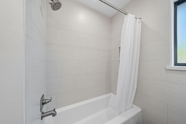 2215 Ansbury Drive, Houston, TX 77018