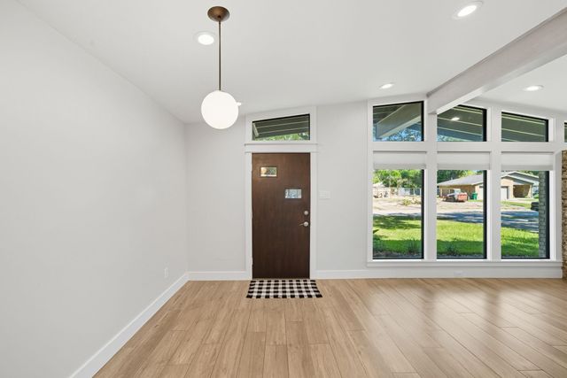 2215 Ansbury Drive, Houston, TX 77018