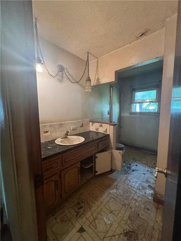 2009 SE Abbey Street, Blue Springs, MO 64014