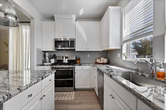 6112 Campus Pkwy, Roseville, CA 95747