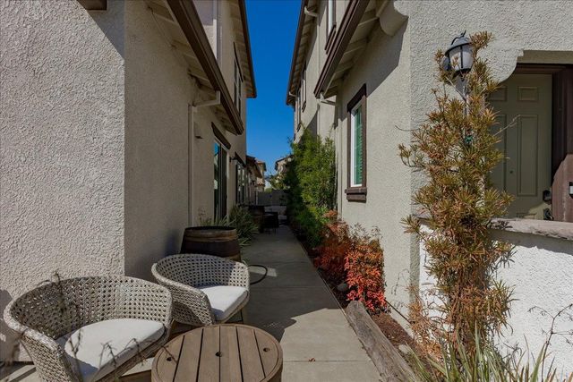 6112 Campus Pkwy, Roseville, CA 95747