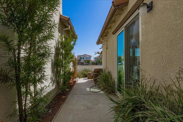 6112 Campus Pkwy, Roseville, CA 95747