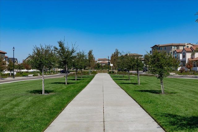 6112 Campus Pkwy, Roseville, CA 95747