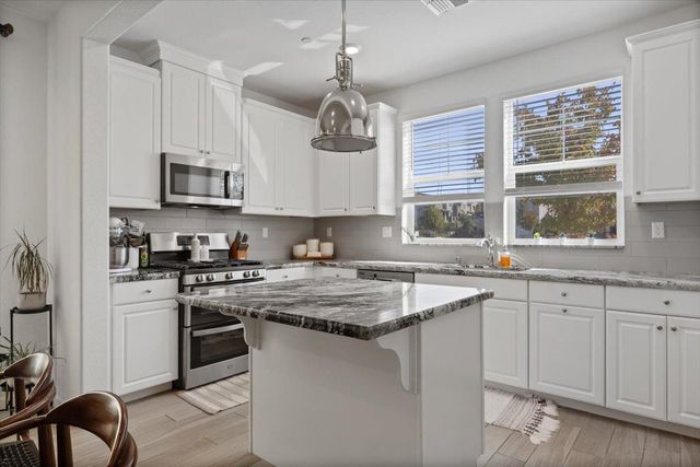 6112 Campus Pkwy, Roseville, CA 95747
