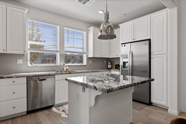 6112 Campus Pkwy, Roseville, CA 95747