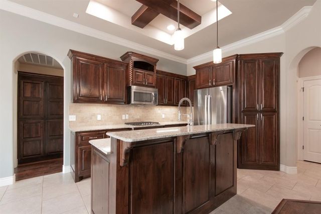 2124 Newbrook Drive, Edmond, OK 73003