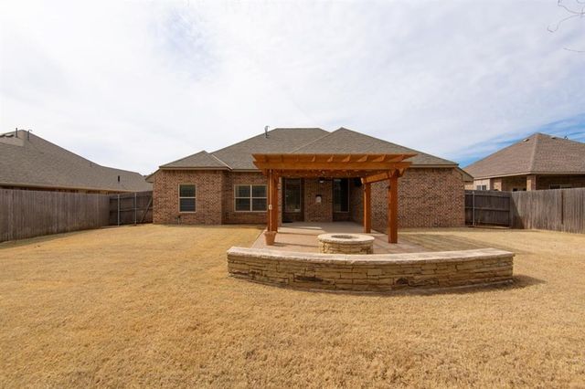 2124 Newbrook Drive, Edmond, OK 73003