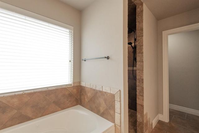 2124 Newbrook Drive, Edmond, OK 73003