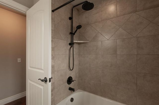 2124 Newbrook Drive, Edmond, OK 73003