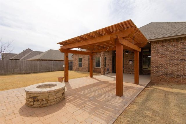 2124 Newbrook Drive, Edmond, OK 73003