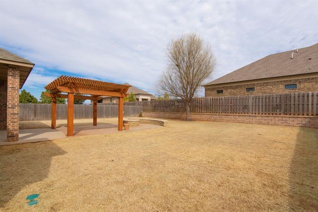 2124 Newbrook Drive, Edmond, OK 73003