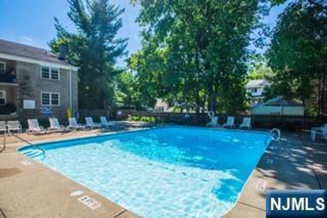 135-167 S Maple Avenue 155 E, Ridgewood, NJ 07450
