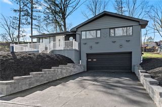 350 Mowry Dr, Pleasant Hills, PA 15236