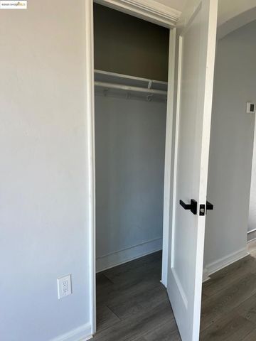 863 40th, Oakland, CA 94608