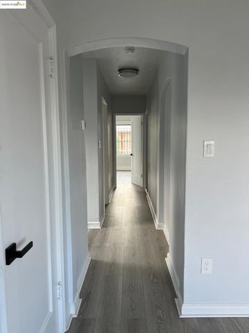 863 40th, Oakland, CA 94608