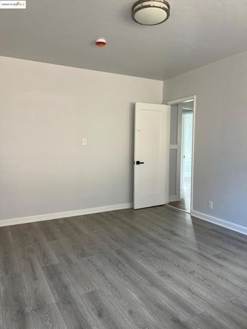 863 40th, Oakland, CA 94608