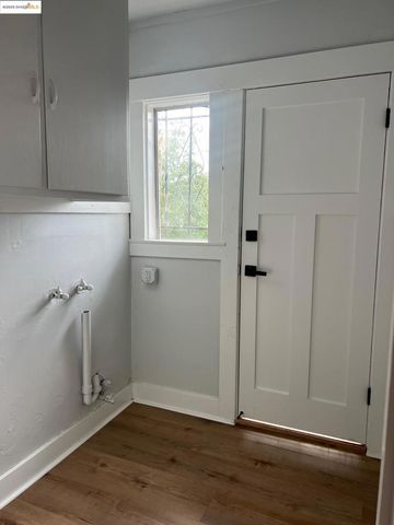 863 40th, Oakland, CA 94608