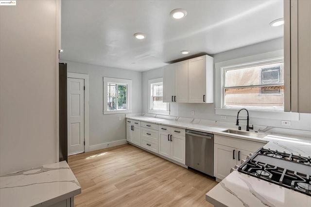 863 40th, Oakland, CA 94608