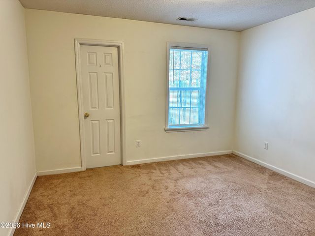 406 Winners Circle N, Jacksonville, NC 28546