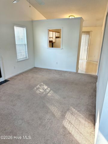 406 Winners Circle N, Jacksonville, NC 28546