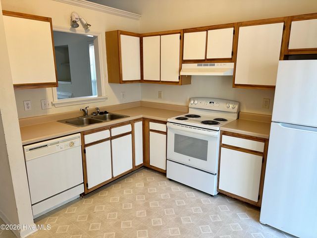 406 Winners Circle N, Jacksonville, NC 28546