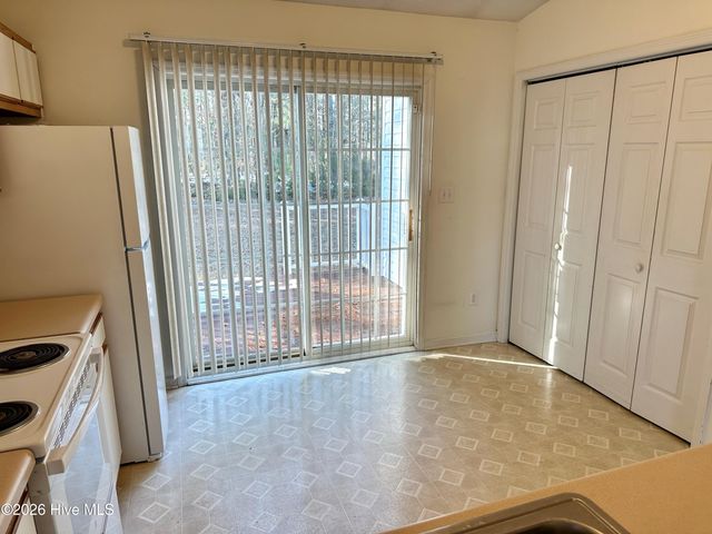 406 Winners Circle N, Jacksonville, NC 28546