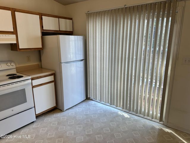 406 Winners Circle N, Jacksonville, NC 28546