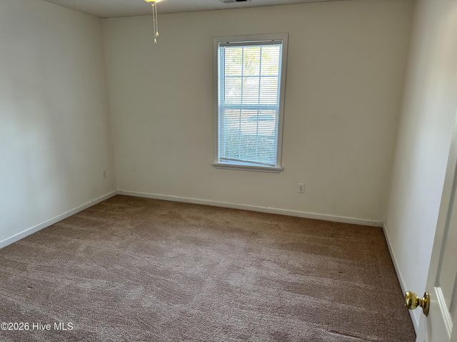 406 Winners Circle N, Jacksonville, NC 28546