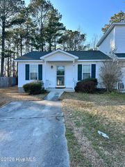 406 Winners Circle N, Jacksonville, NC 28546