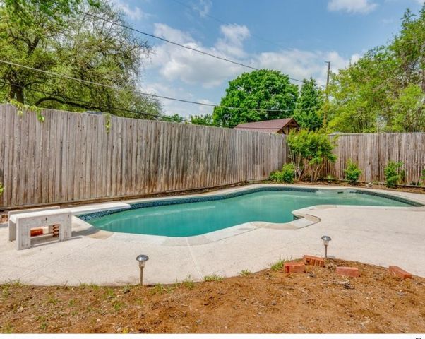 6225 Berryhill Street, Dallas, TX 75231