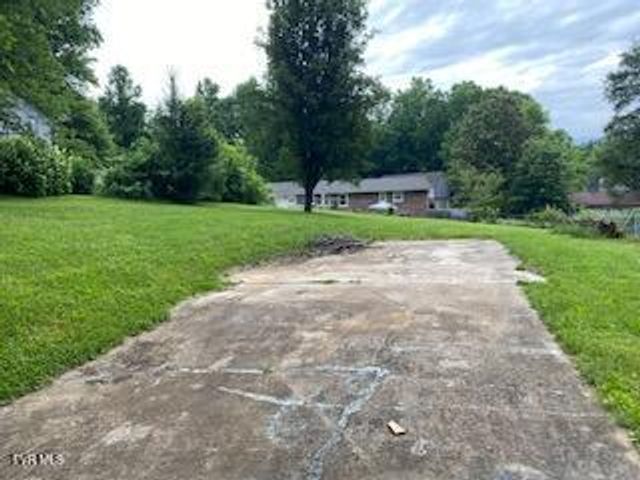 3808 Deepwood Drive, Johnson City, TN 37601