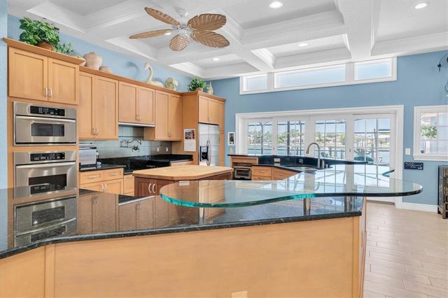860 HARBOR ISLAND, Clearwater Beach, FL 33767