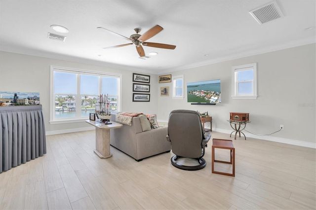 860 HARBOR ISLAND, Clearwater Beach, FL 33767