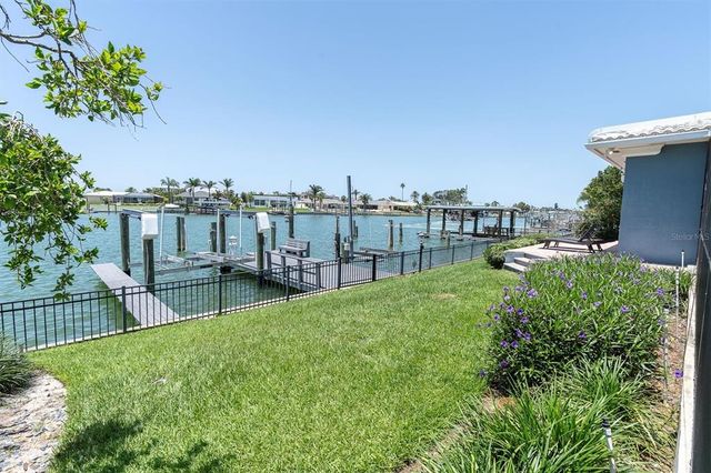 860 HARBOR ISLAND, Clearwater Beach, FL 33767