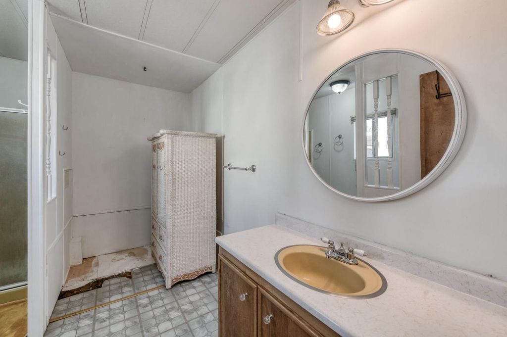 Image 14 of property listing at 2575 S Willow Avenue # 137, Fresno, CA 93725