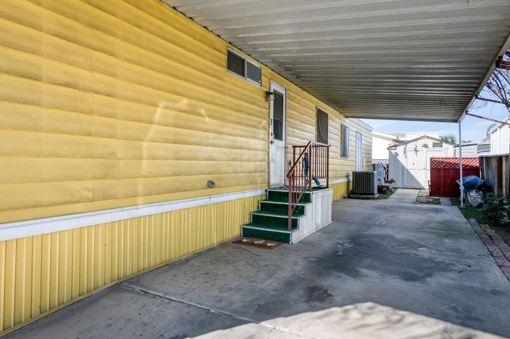 Image 19 of property listing at 2575 S Willow Avenue # 137, Fresno, CA 93725