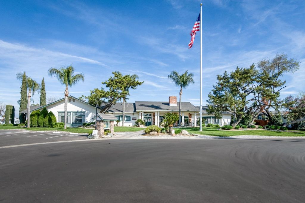 Image 20 of property listing at 2575 S Willow Avenue # 137, Fresno, CA 93725