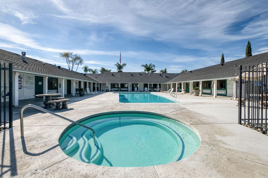 Image 21 of property listing at 2575 S Willow Avenue # 137, Fresno, CA 93725