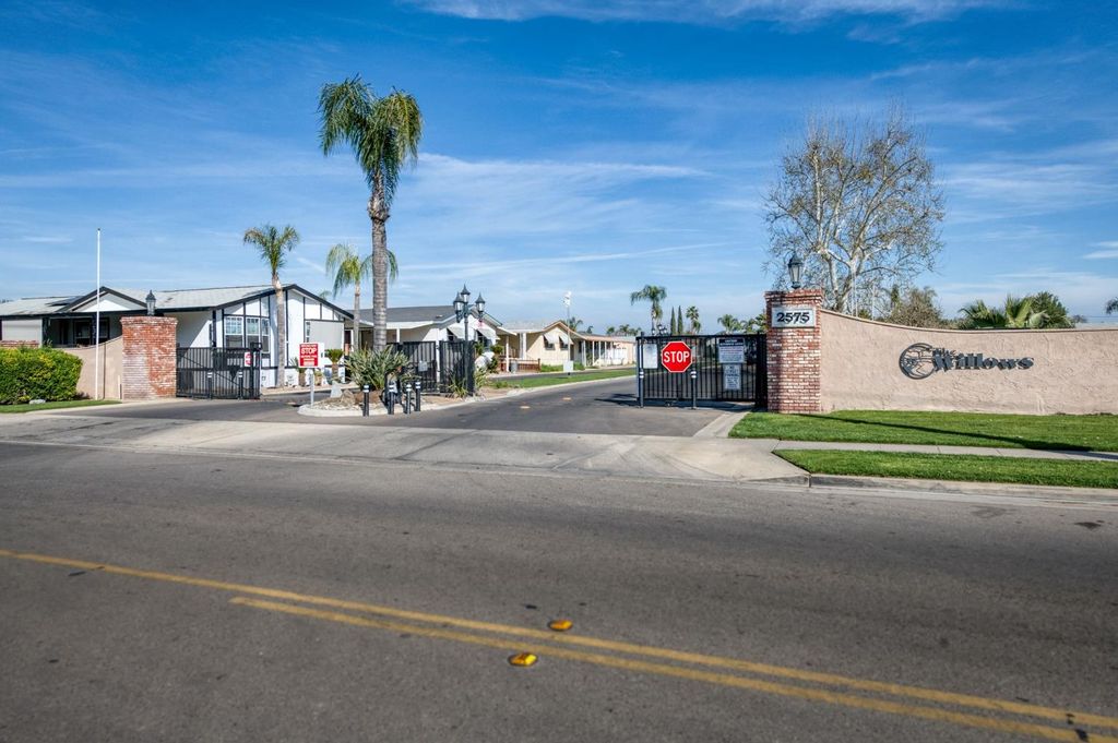 Image 24 of property listing at 2575 S Willow Avenue # 137, Fresno, CA 93725